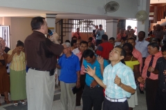 GLORIA A DIOS, PASTOR & EVANGELISTA DR  GEORGI ABDO, CAMPANA  COLOMBIA 03 26, 2013 (43)