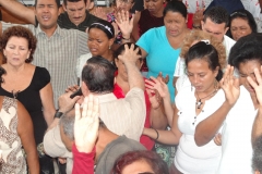 GLORIA A DIOS, DIEZMERO, CUBA PASTOR ABDO, 11 15, 2013 (26)